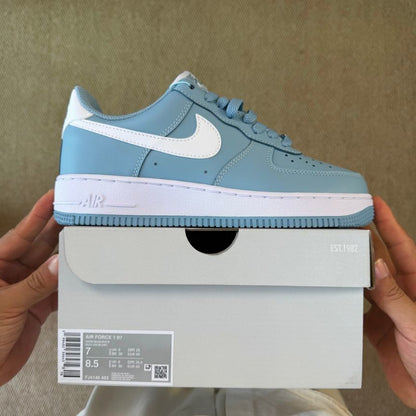 Nike Air Force 1 '07 in the "Old Blue/White"