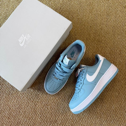 Nike Air Force 1 '07 in the "Old Blue/White"