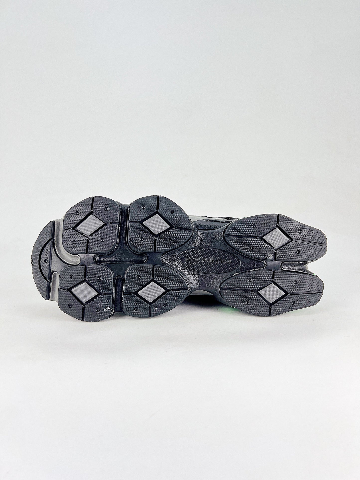 New Balance 9060 in Black Grey Green