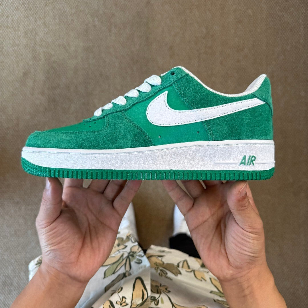 Nike Air Force 1 '07 LV8 in Stadium Green/White