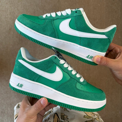 Nike Air Force 1 '07 LV8 in Stadium Green/White
